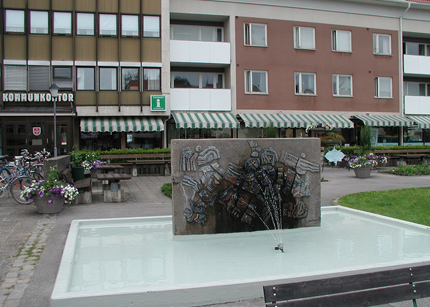 Fountain, water, artwork, square, Kinda municipal office